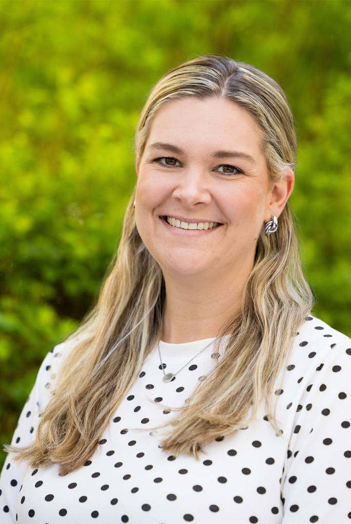 Frau Nina Dürholt